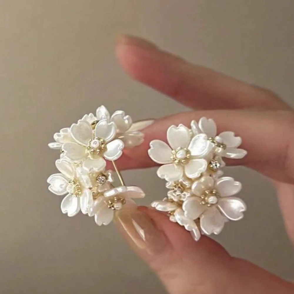 Chic Floral Gold and White Earrings - Picture 1 of 7
